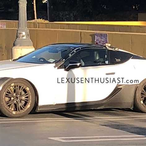 Lexus LC F przyłapany na testach