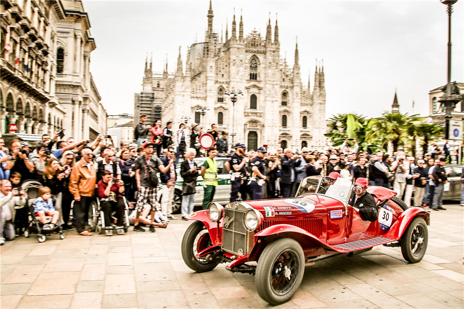 Alfa Romeo na szczycie włoskiego wyścigu