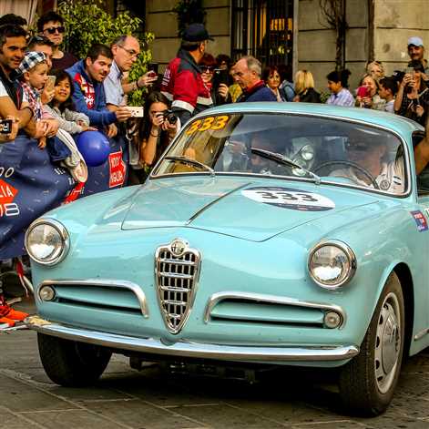 Alfa Romeo na szczycie włoskiego wyścigu