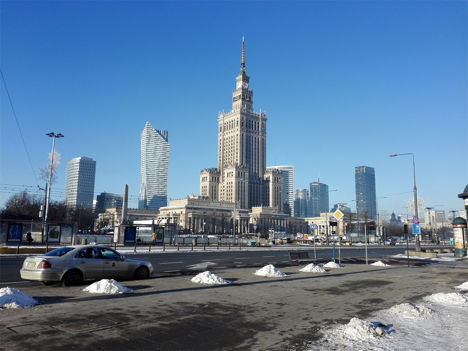 Polskie miasta potrzebują nowoczesnych miejsc przesiadkowych