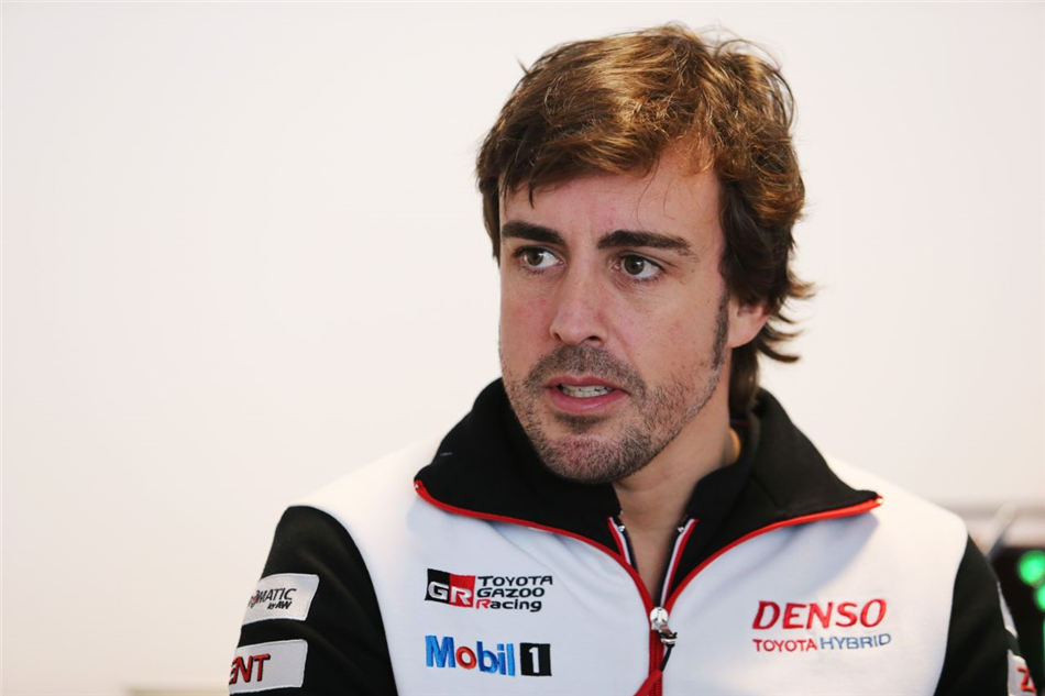 Fernando Alonso przetestuje dakarową Toyotę Hilux w RPA