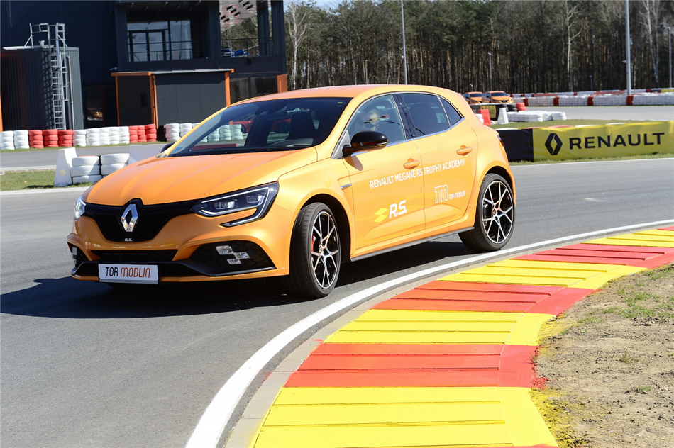 Renault nauczy Cię sportowej jazdy