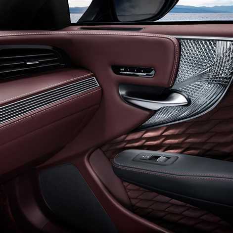 Trzy dekady Lexusa: komfort, styl i odwaga