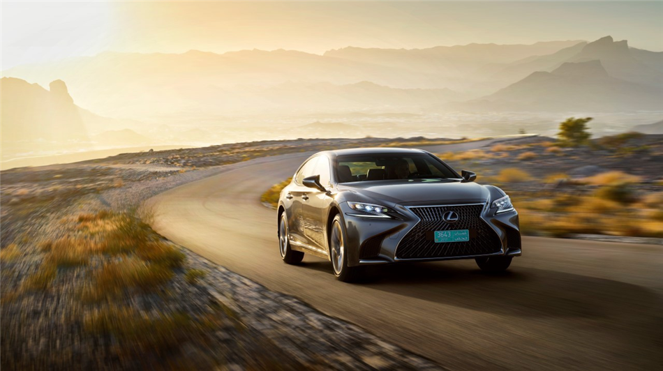 Trzy dekady Lexusa: bezpieczeństwo i nowe technologie