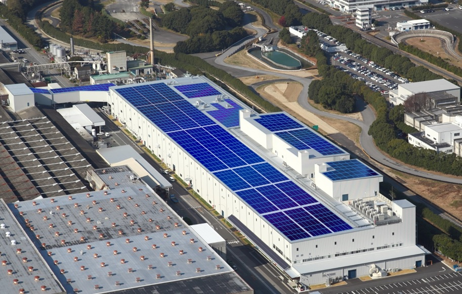 Mitsubishi uruchamia elektrownię na dachu fabryki