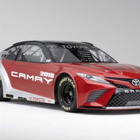 Toyota Camry 2018 z pakietami tuningowymi TRD i Modellista 