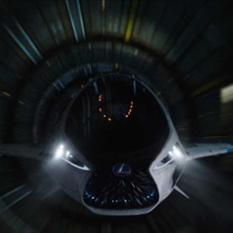 Kosmiczny Lexus w filmie Luca Bessona