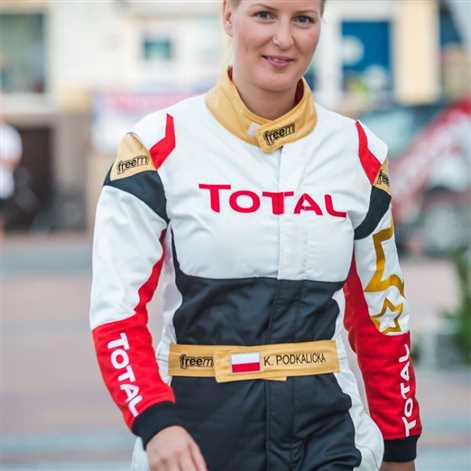 Klaudia Podkalicka na podium rajdu Polskie Safari