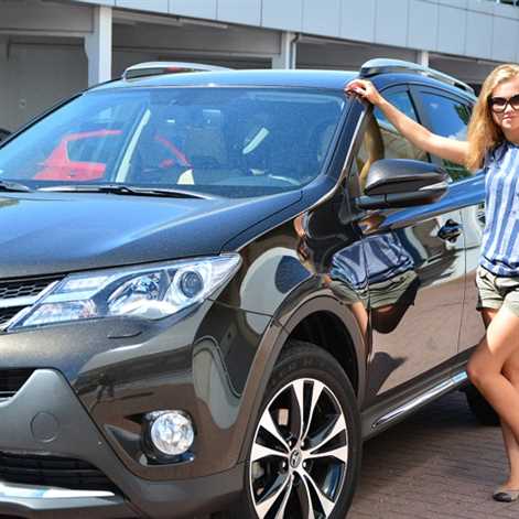 Agnieszka Kaczorowska wybrała na wyjątkowy festiwal wyjątkowy samochód — Toyotę  RAV4