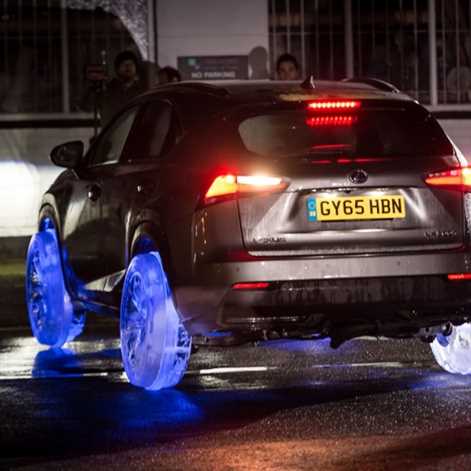 Lexus NX na lodowych kołach