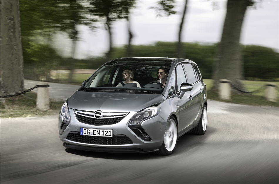 Opel Zafira przybiera na sile