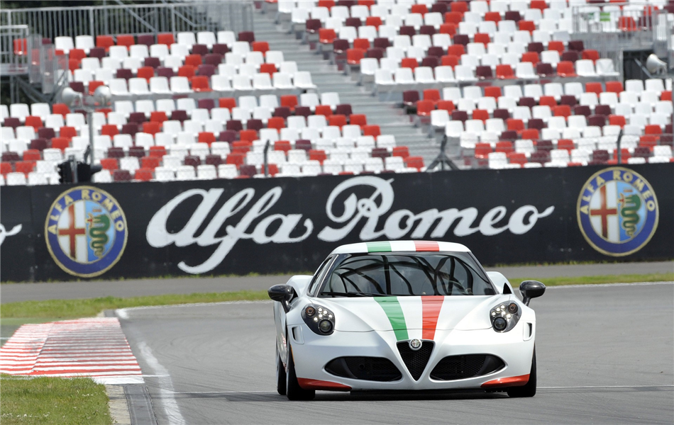 Alfa Romeo 4C nagrodzona tytułem „Best Cars 2014"