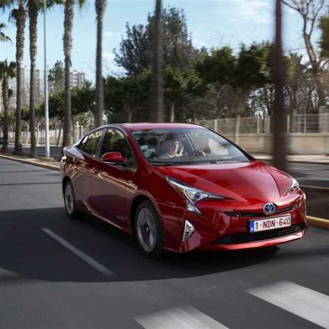 Nowa Toyota Prius kolejnym milowym krokiem w rozwoju popularnych samochodów hybrydowych