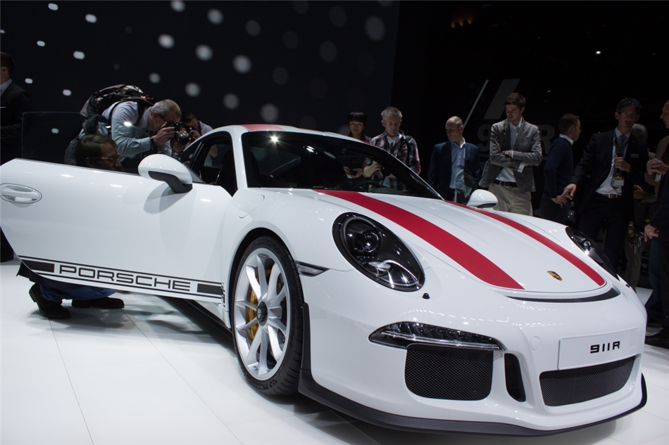 Wilk w owczej skórze: nowe Porsche 911 R w Genewie