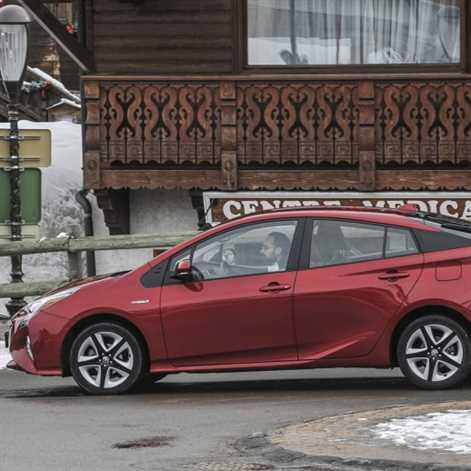 Toyota sprzedała w Polsce ponad 10000 hybryd