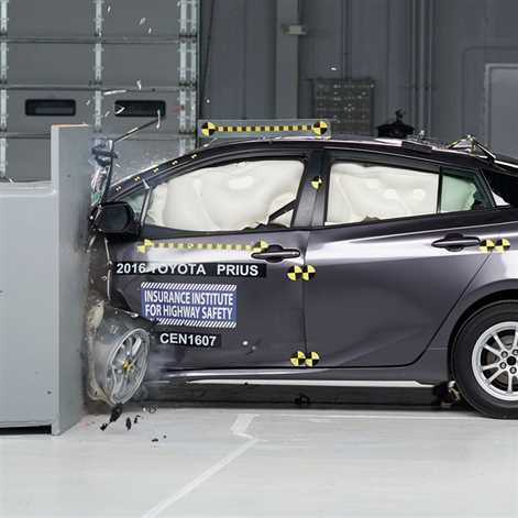 Toyota Prius IV: świetny wynik w testach zderzeniowych IIHS