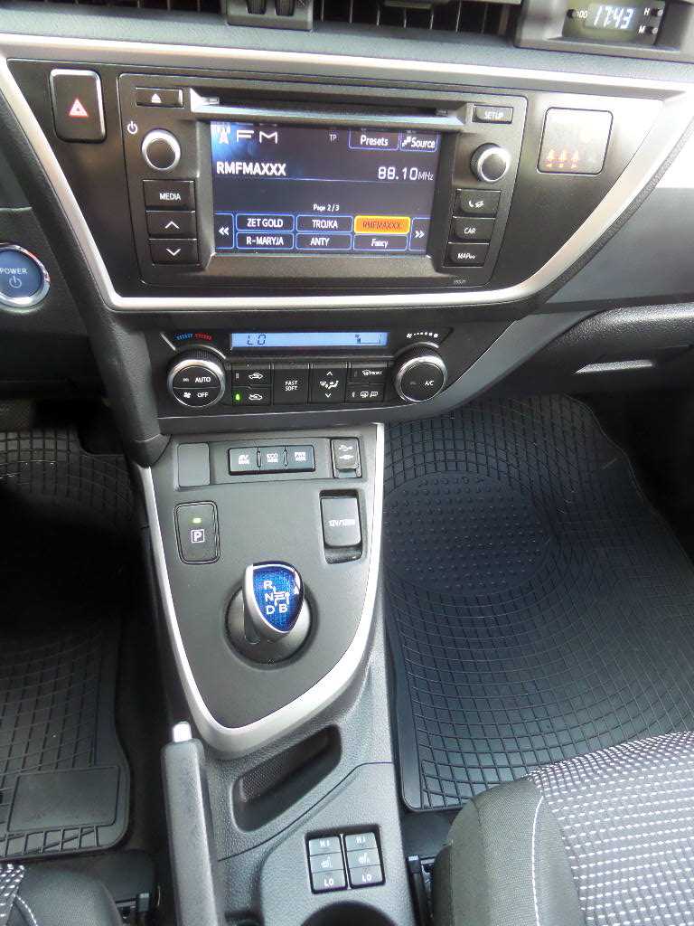 Toyota Auris Hybrid 135 Premium Benzyna, 2014 r