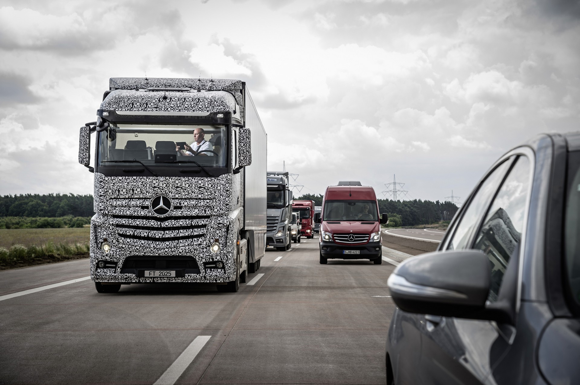Ciężarówka przyszłości MercedesBenz 2025 autoranking.pl