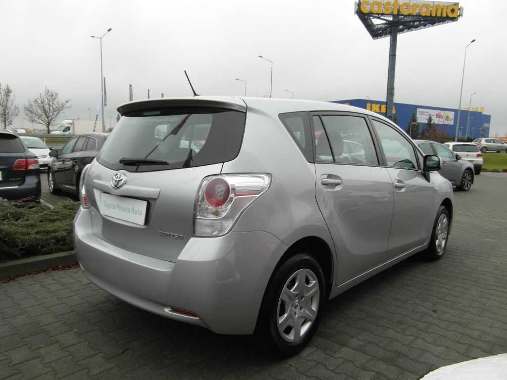 Toyota Verso WYPRZEDAŻ nowa cena 53900 Benzyna, 2012 r