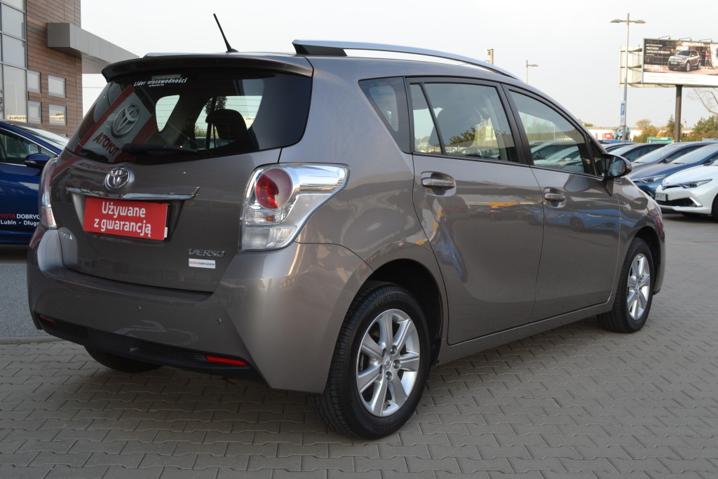 Toyota Verso 1.8 Premium 7os Benzyna, 2015 r. autoranking.pl
