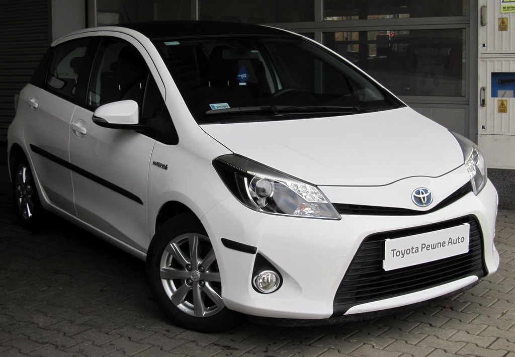 Toyota Yaris 1.5 Hybrid Premium Hybryda, 2013 r