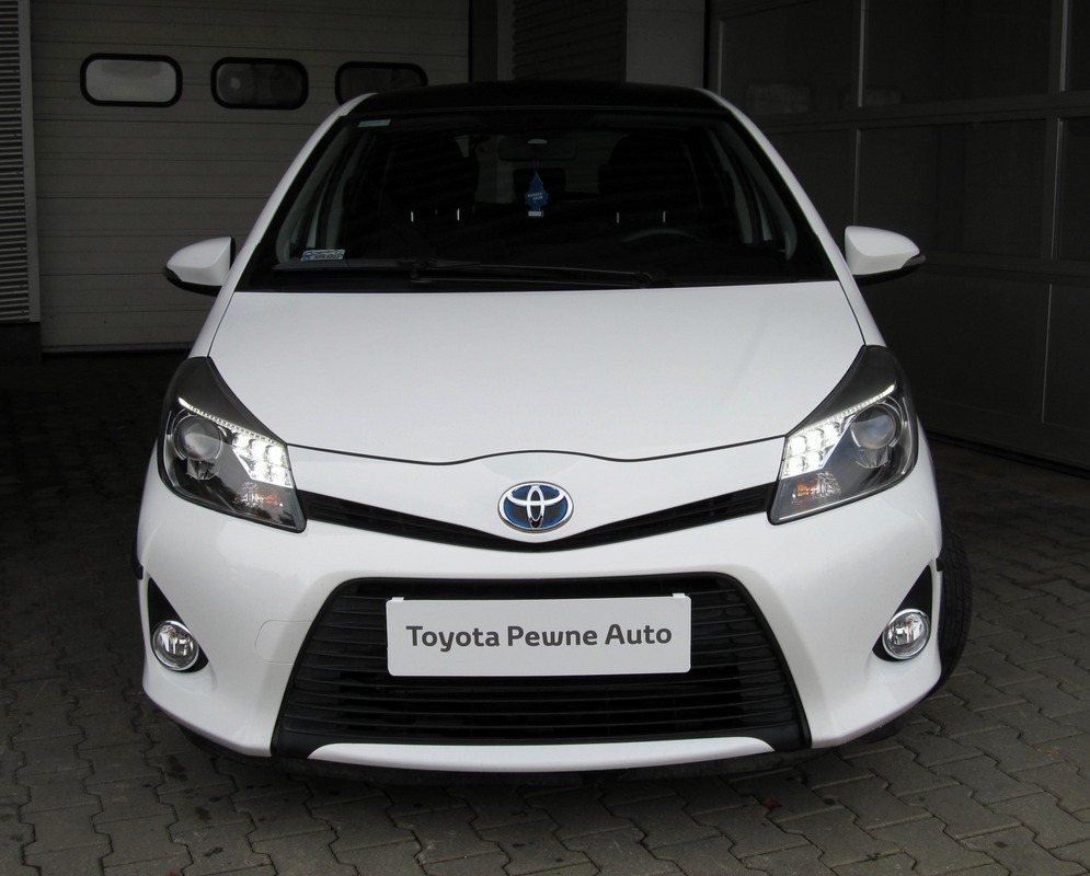 Toyota Yaris 1.5 Hybrid Premium Hybryda, 2013 r