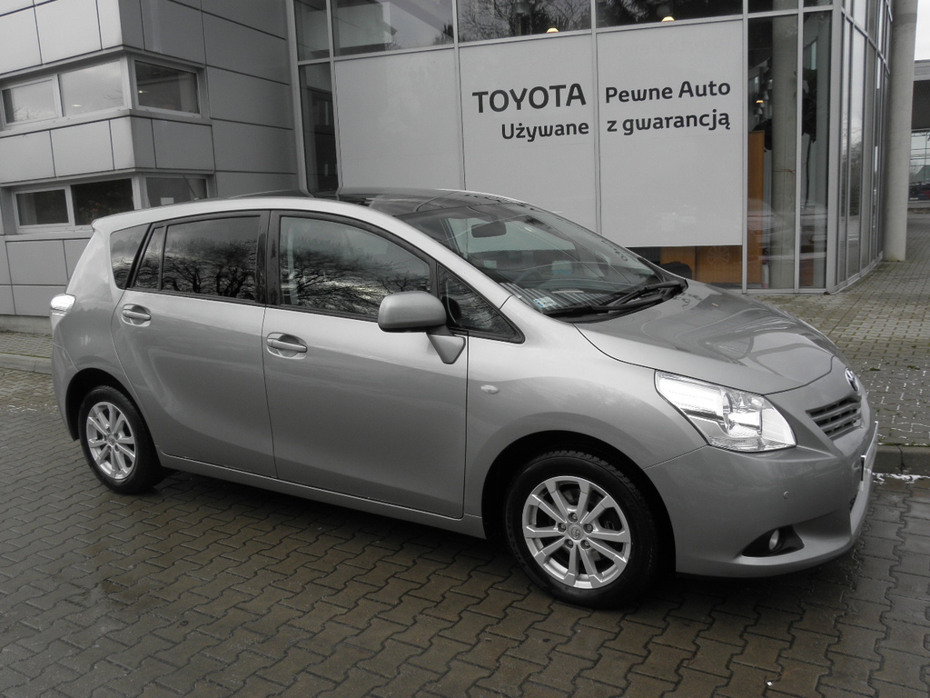 Toyota Verso 2.0 D4D Premium Inne, 2012 r. autoranking.pl