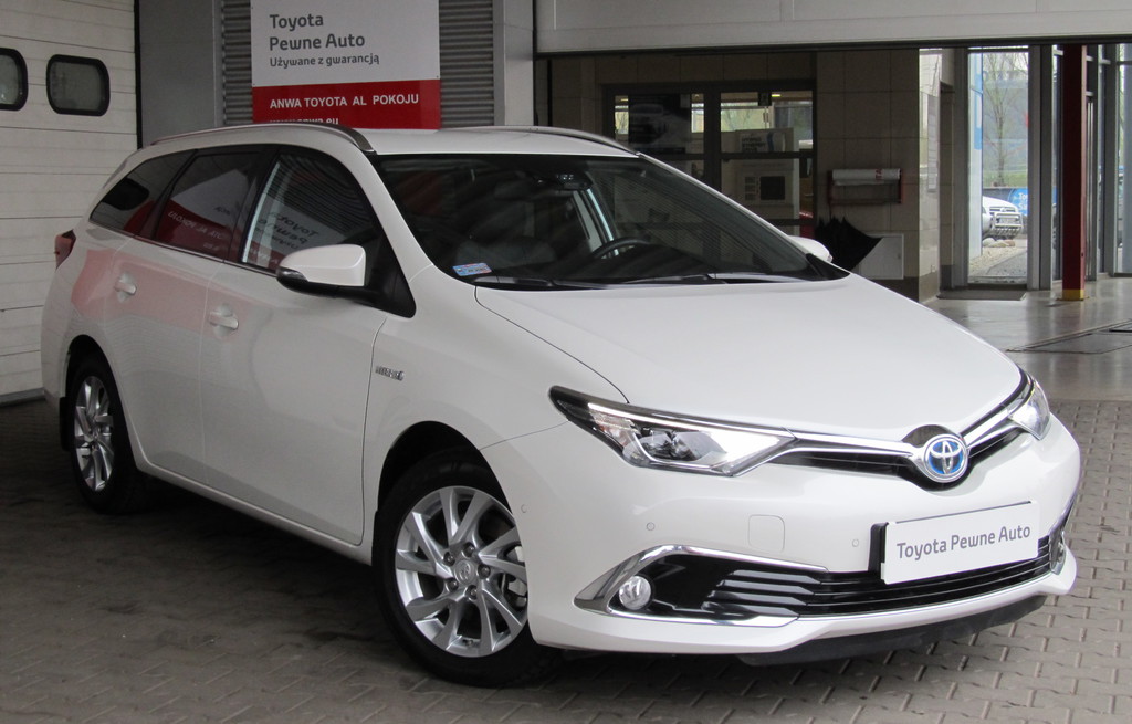 Toyota auris гибрид