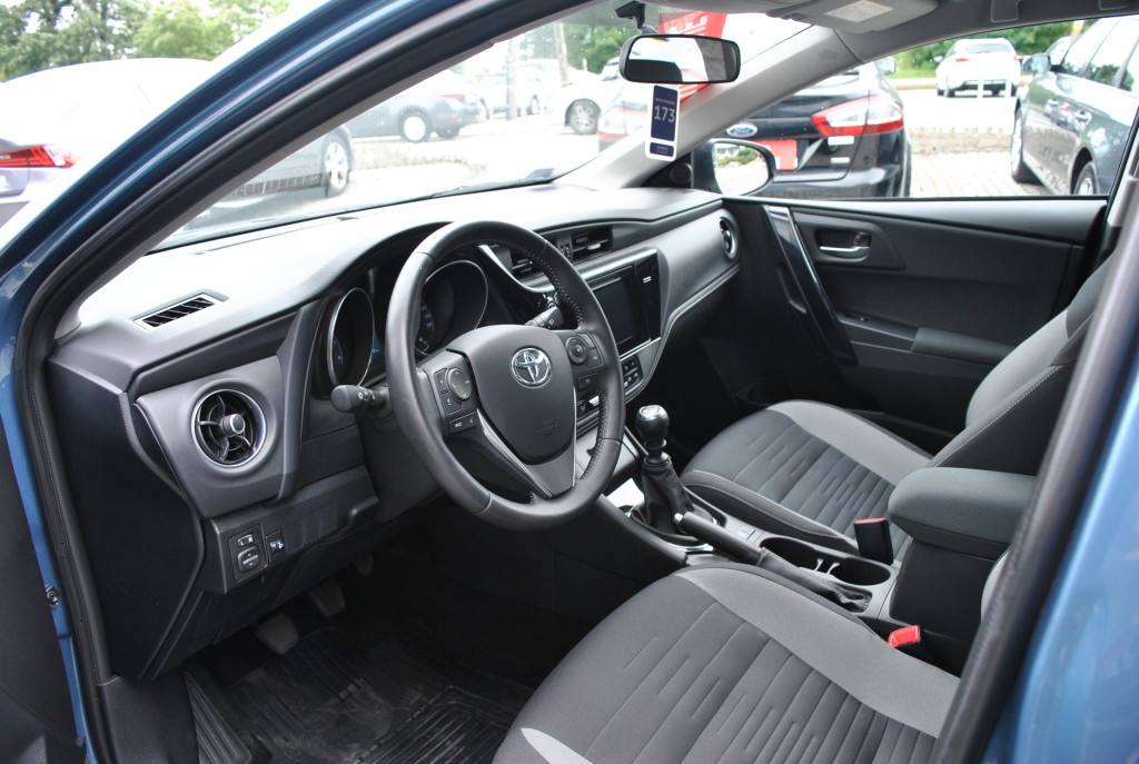 Toyota Auris 1.6 Premium Benzyna, 2015 r. autoranking.pl