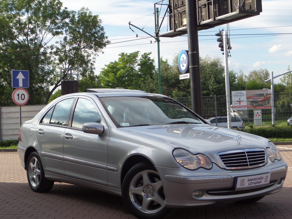 Мерседес c180 w203