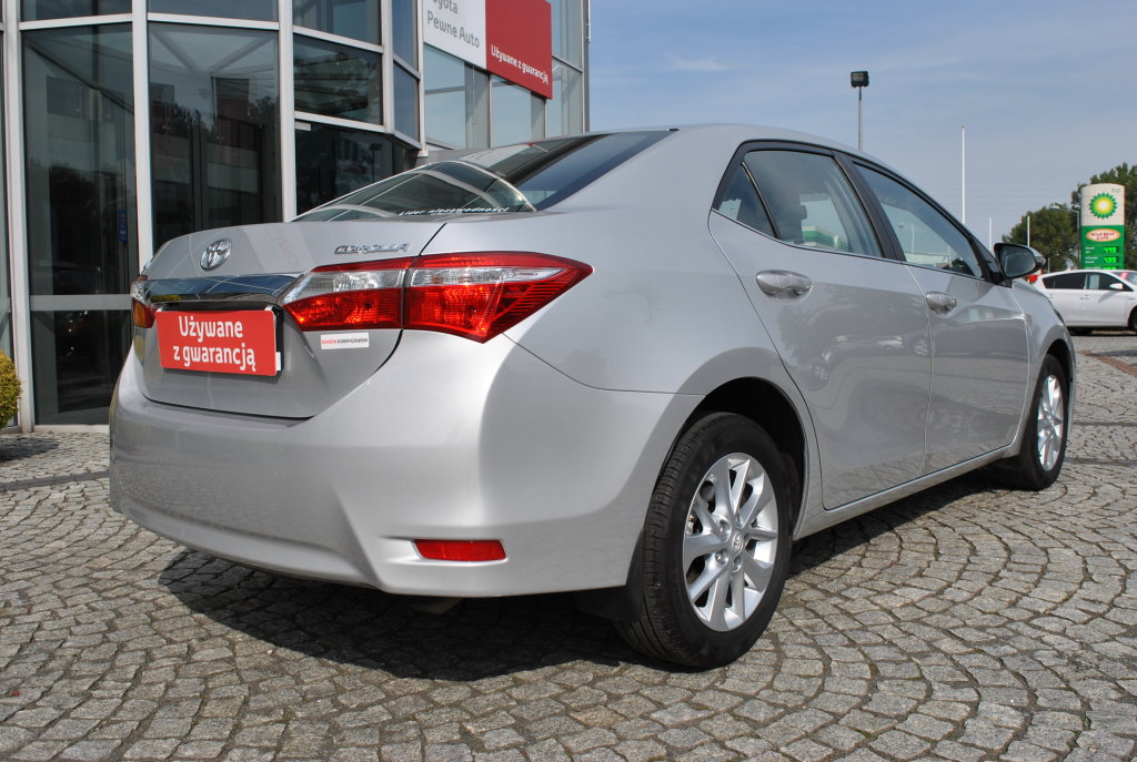 Toyota Corolla 1.6 Premium EU6 Benzyna, 2015 r