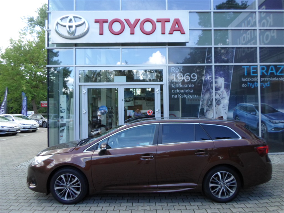 Toyota Avensis 1.8 Prem MS Style Exe Sky Terr Benzyna, 2015 r.