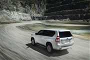 Jak działa zawieszenie KDSS w Toyocie Land Cruiser?