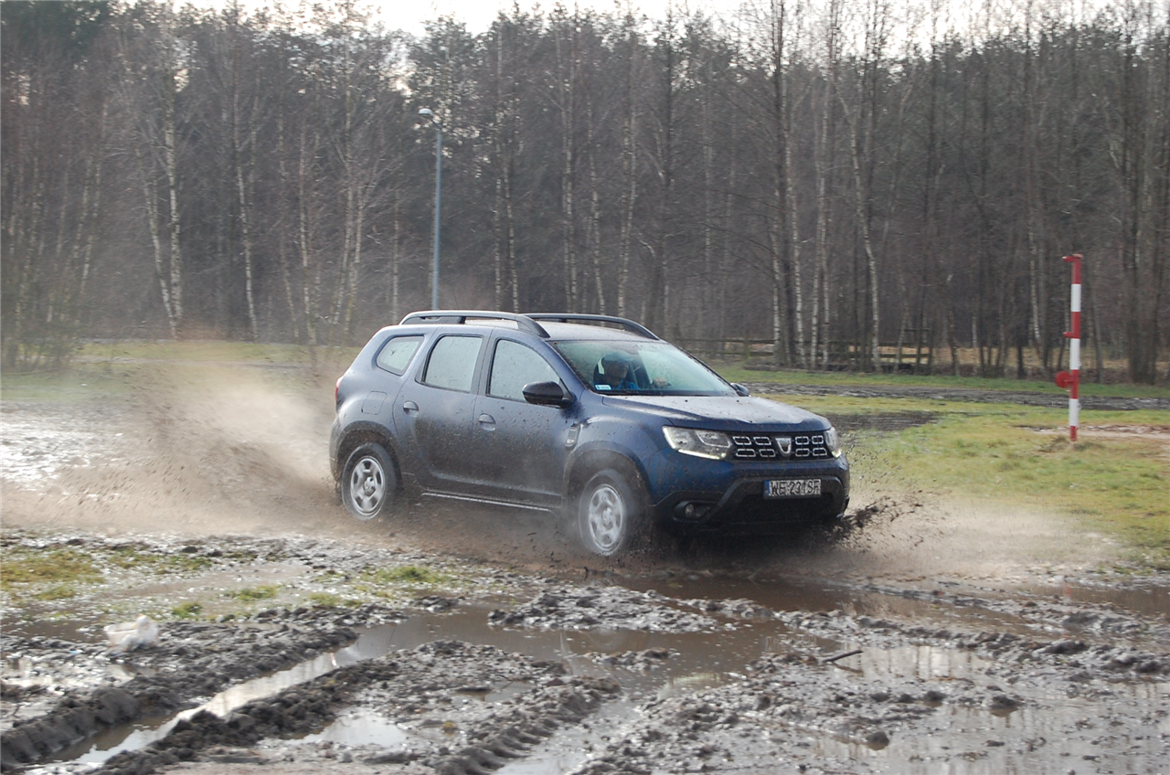 Nowa Dacia Duster tani SUV, co daje radę w terenie