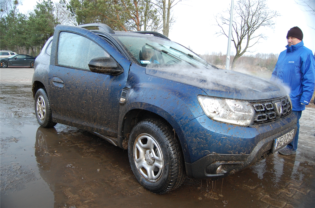 Nowa Dacia Duster tani SUV, co daje radę w terenie