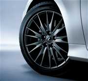 Lexus i seria Black Sequence