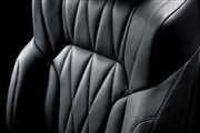 Lexus i seria Black Sequence