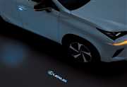 Lexus i seria Black Sequence