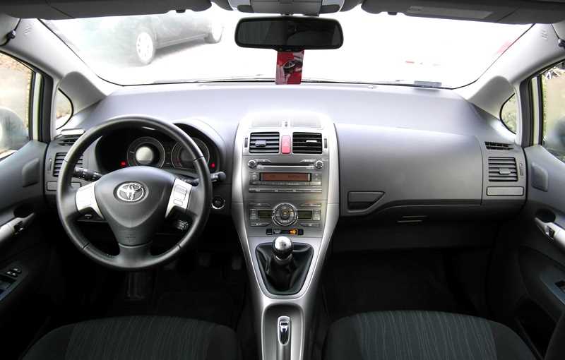 Toyota auris 2008 фото салона